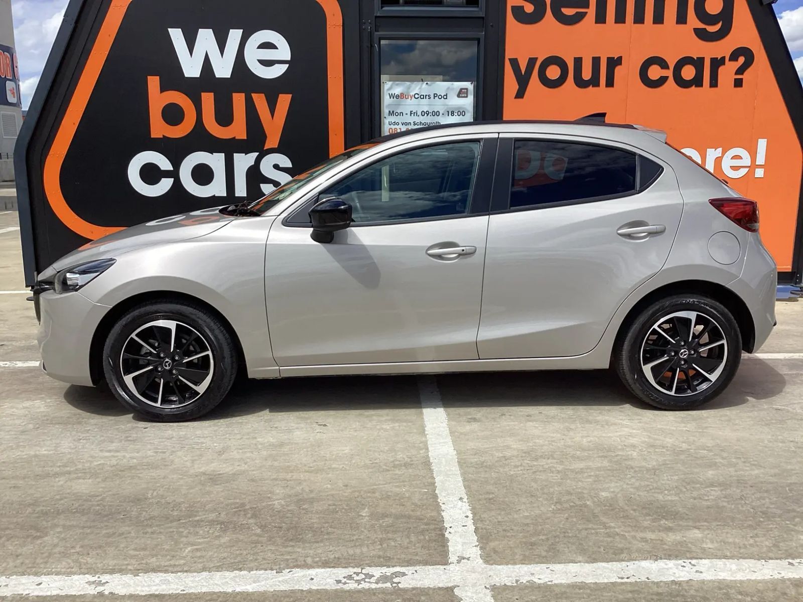 2023 Mazda 2 photo 2