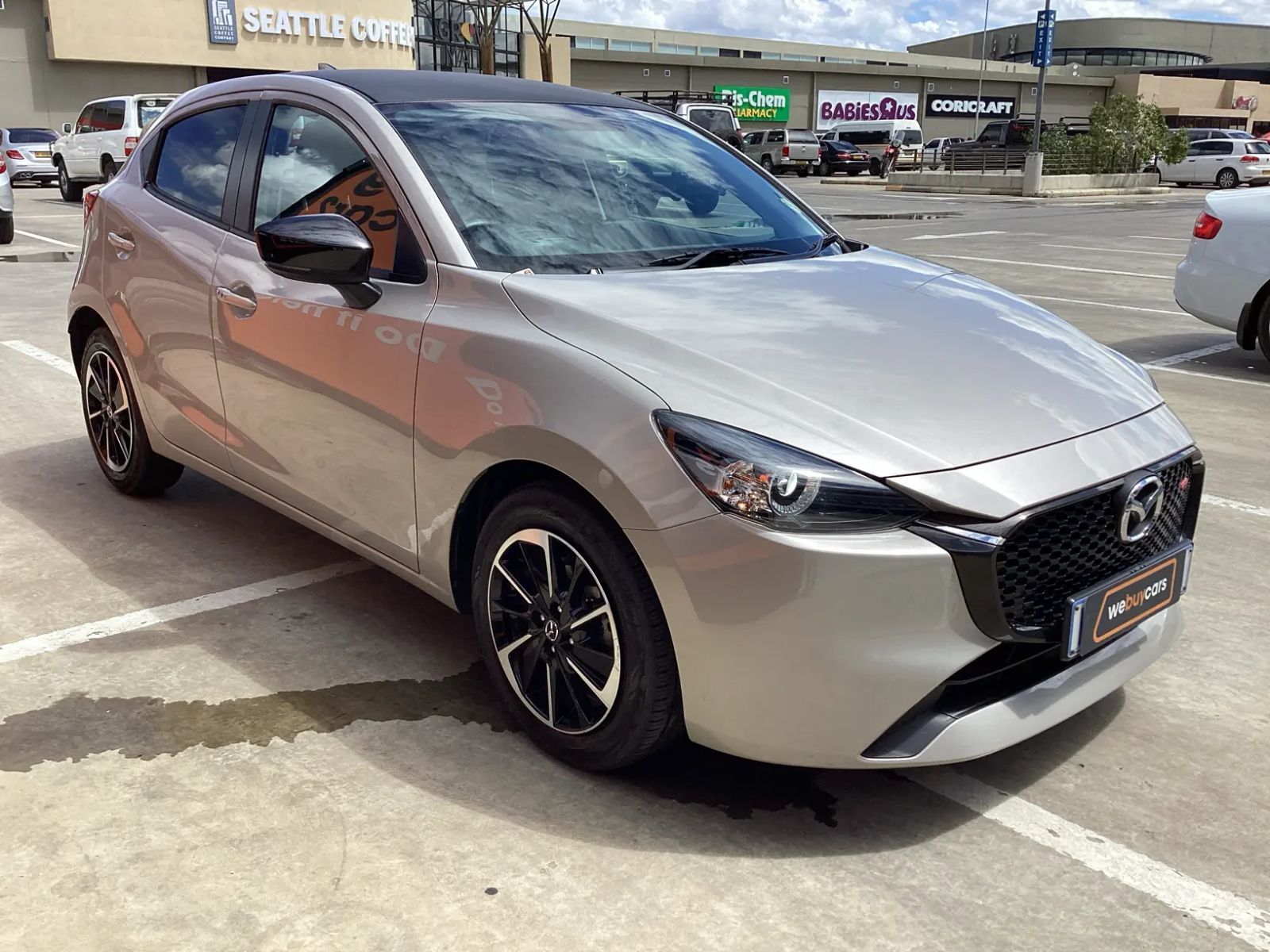 2023 Mazda 2 photo 3