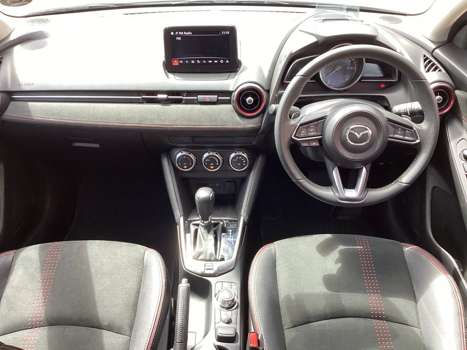 2023 Mazda 2 photo 7