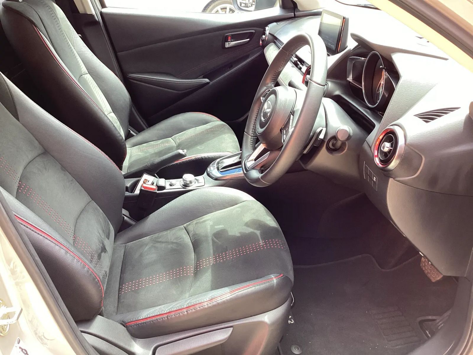 2023 Mazda 2 photo 8