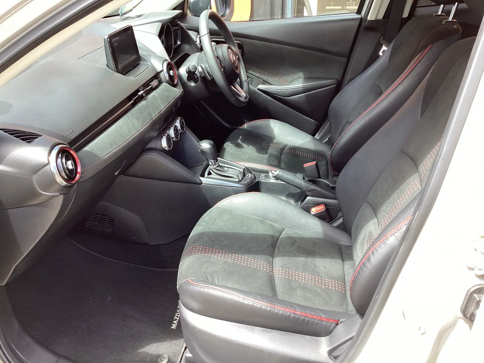 2023 Mazda 2 photo 9