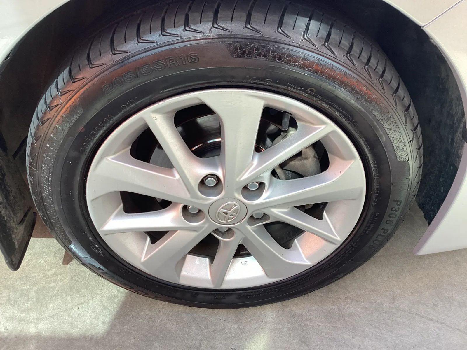 2016 Toyota Corolla photo 12