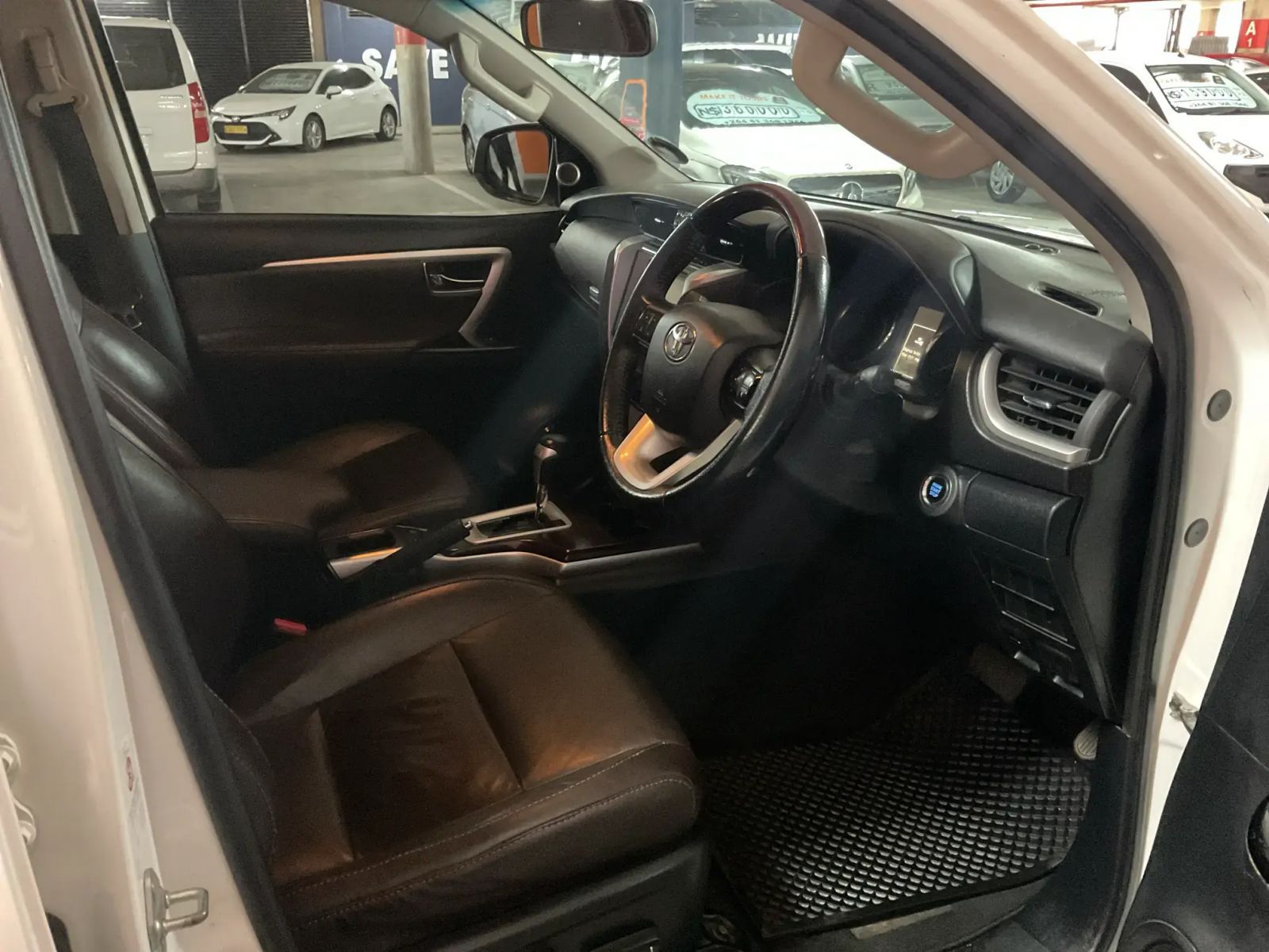 2016 Toyota Fortuner photo 11