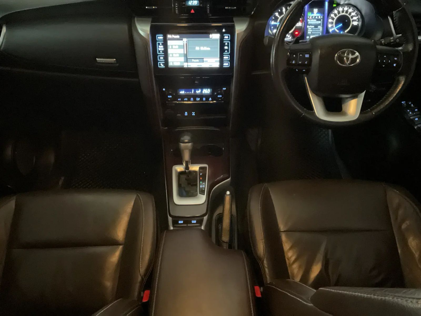 2016 Toyota Fortuner photo 16