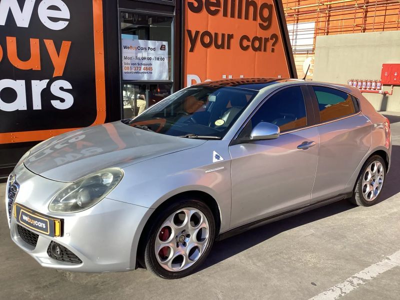 2012 Alfa Romeo Giulietta photo 1