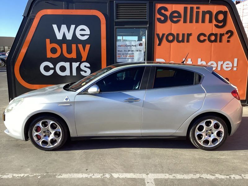 2012 Alfa Romeo Giulietta photo 2