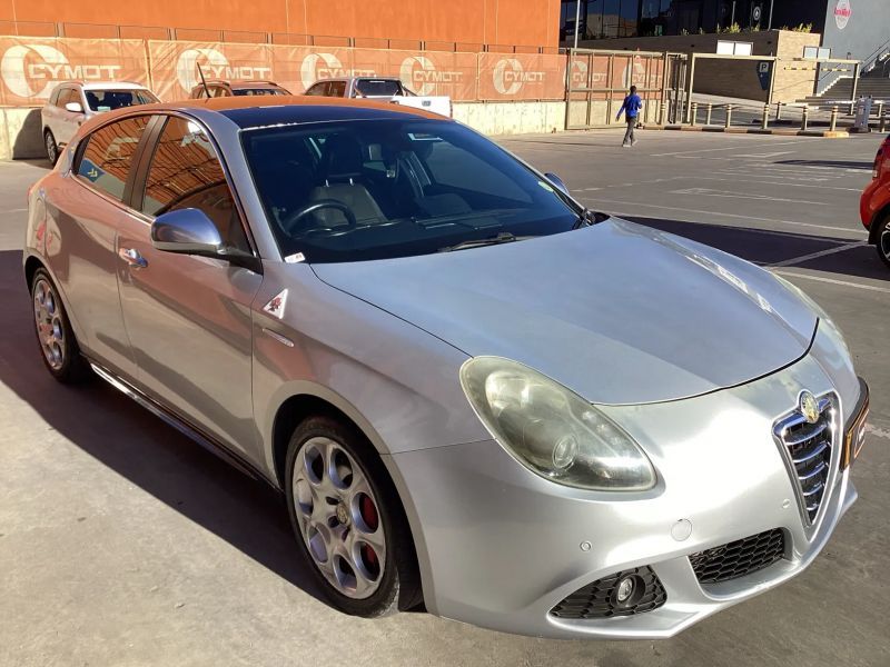 2012 Alfa Romeo Giulietta photo 3