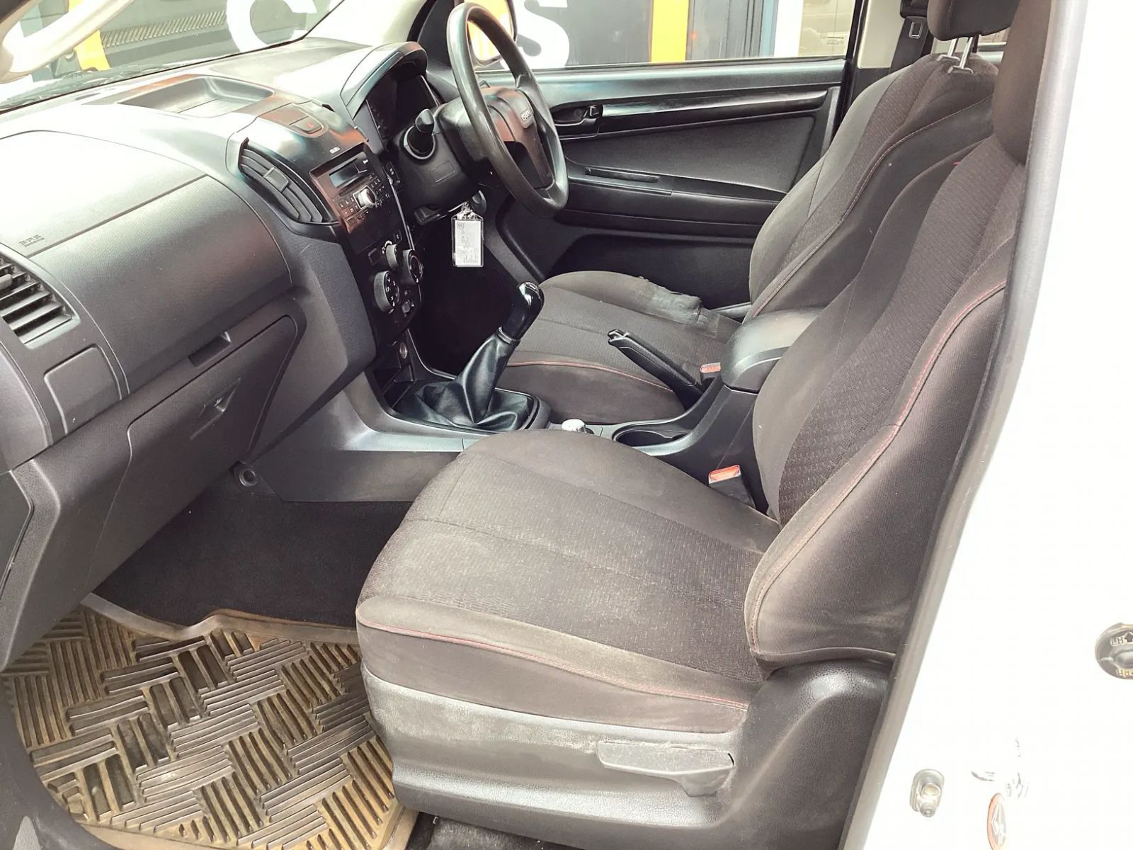 2021 Isuzu D-MAX photo 8