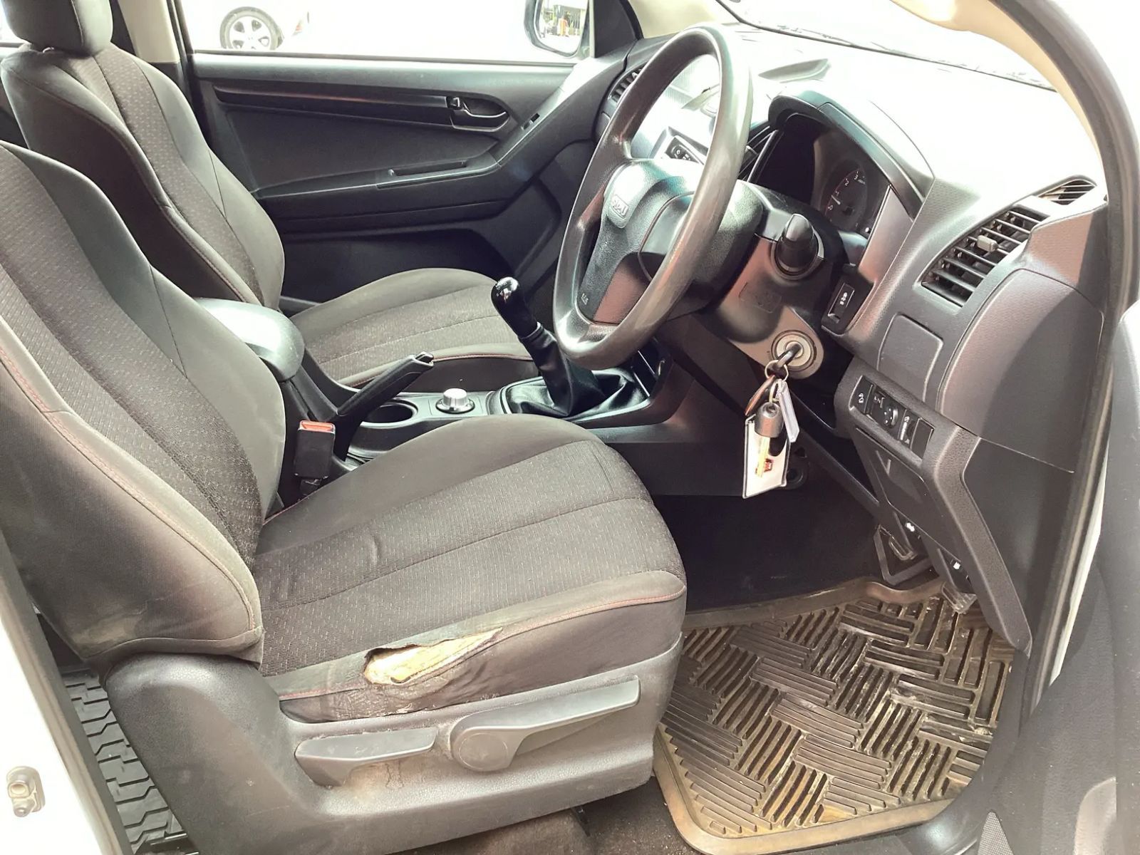 2021 Isuzu D-MAX photo 9