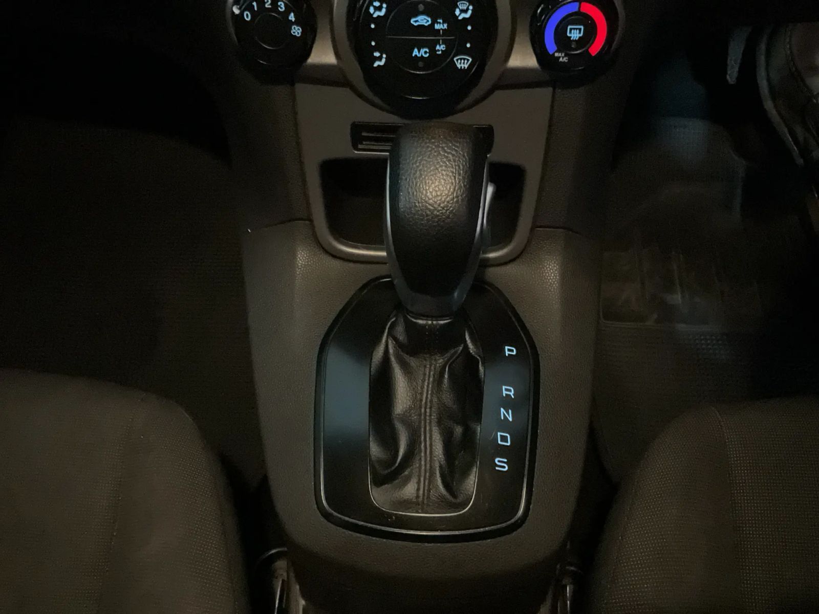 2016 Ford Fiesta photo 10