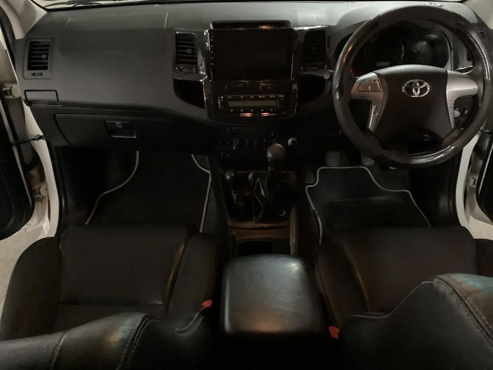 2015 Toyota Hilux photo 18