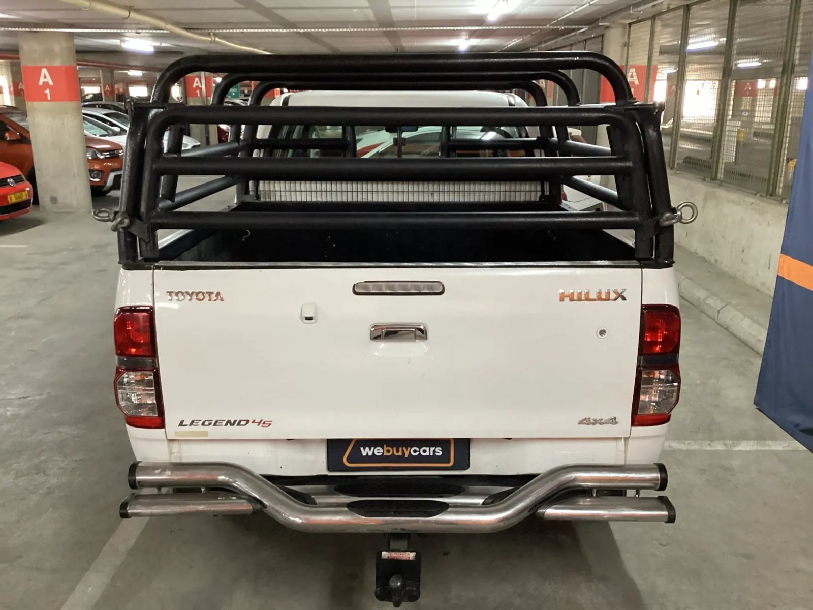 2015 Toyota Hilux photo 3
