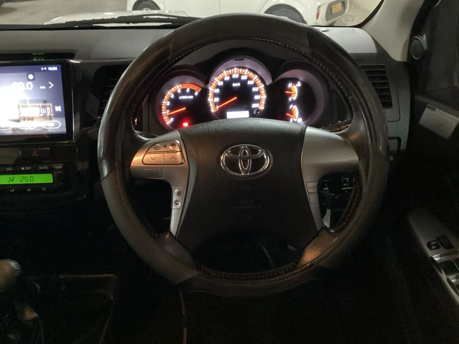 2015 Toyota Hilux photo 9