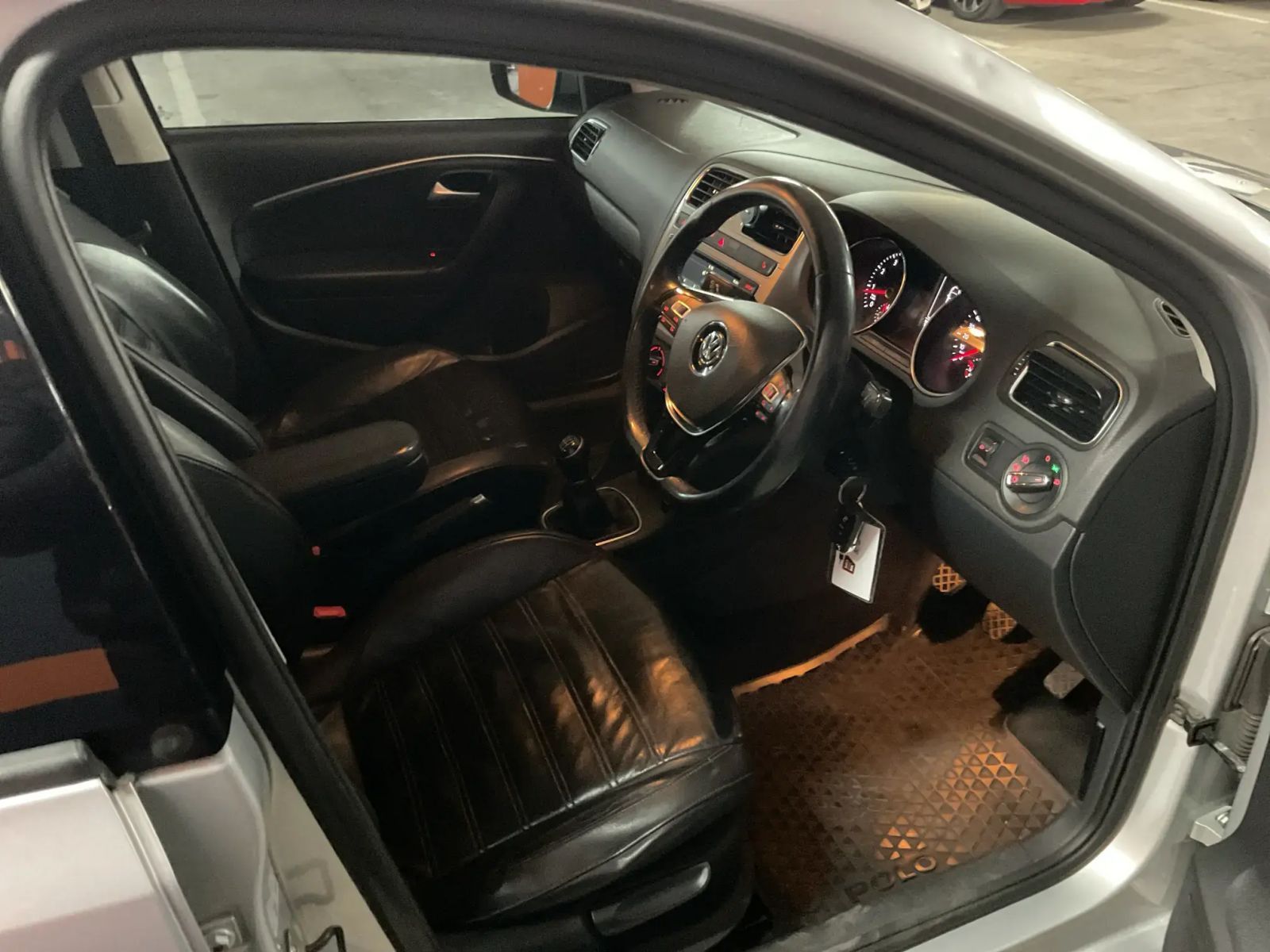 2015 Volkswagen Polo photo 12