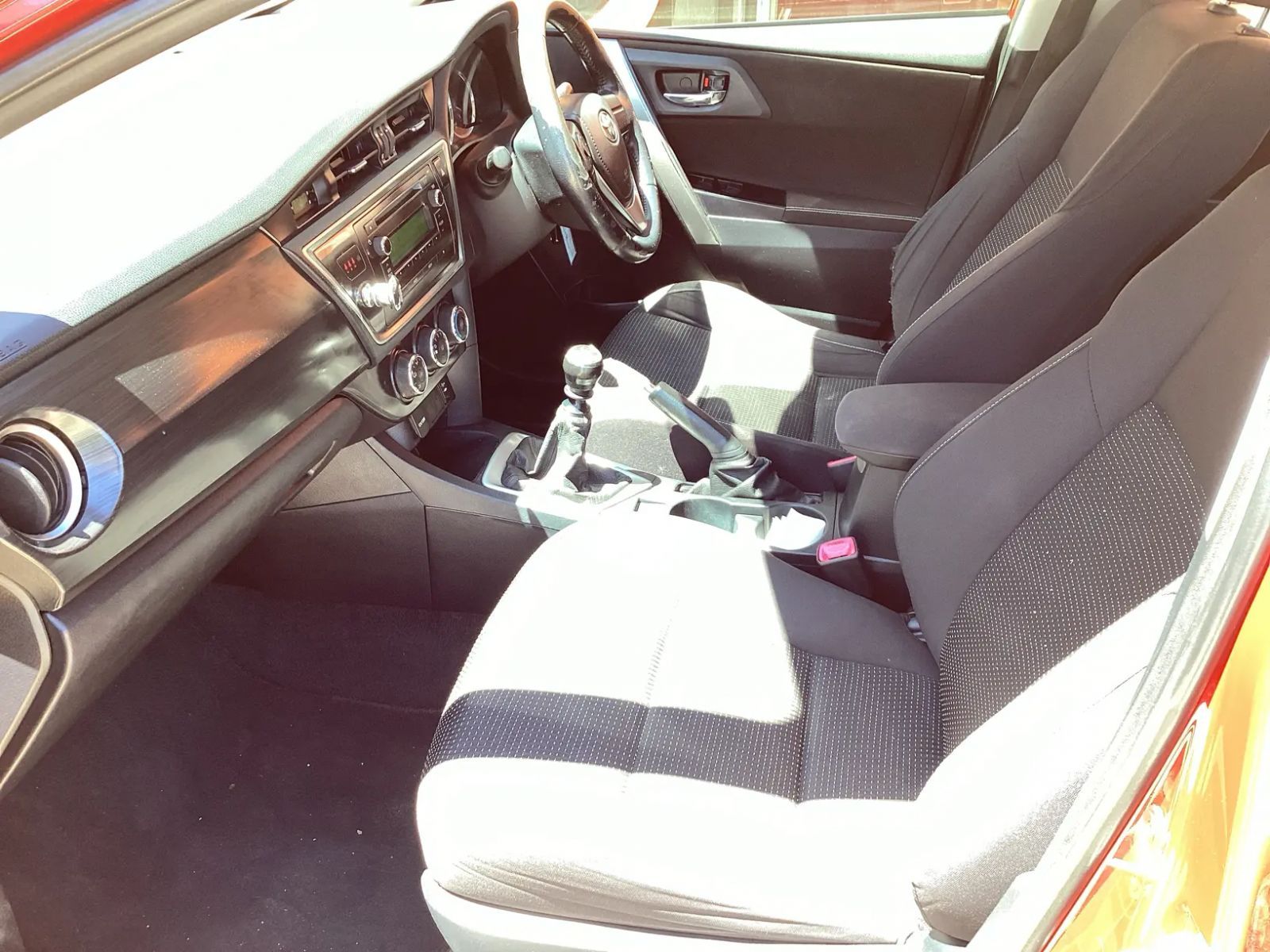 2015 Toyota Auris photo 9