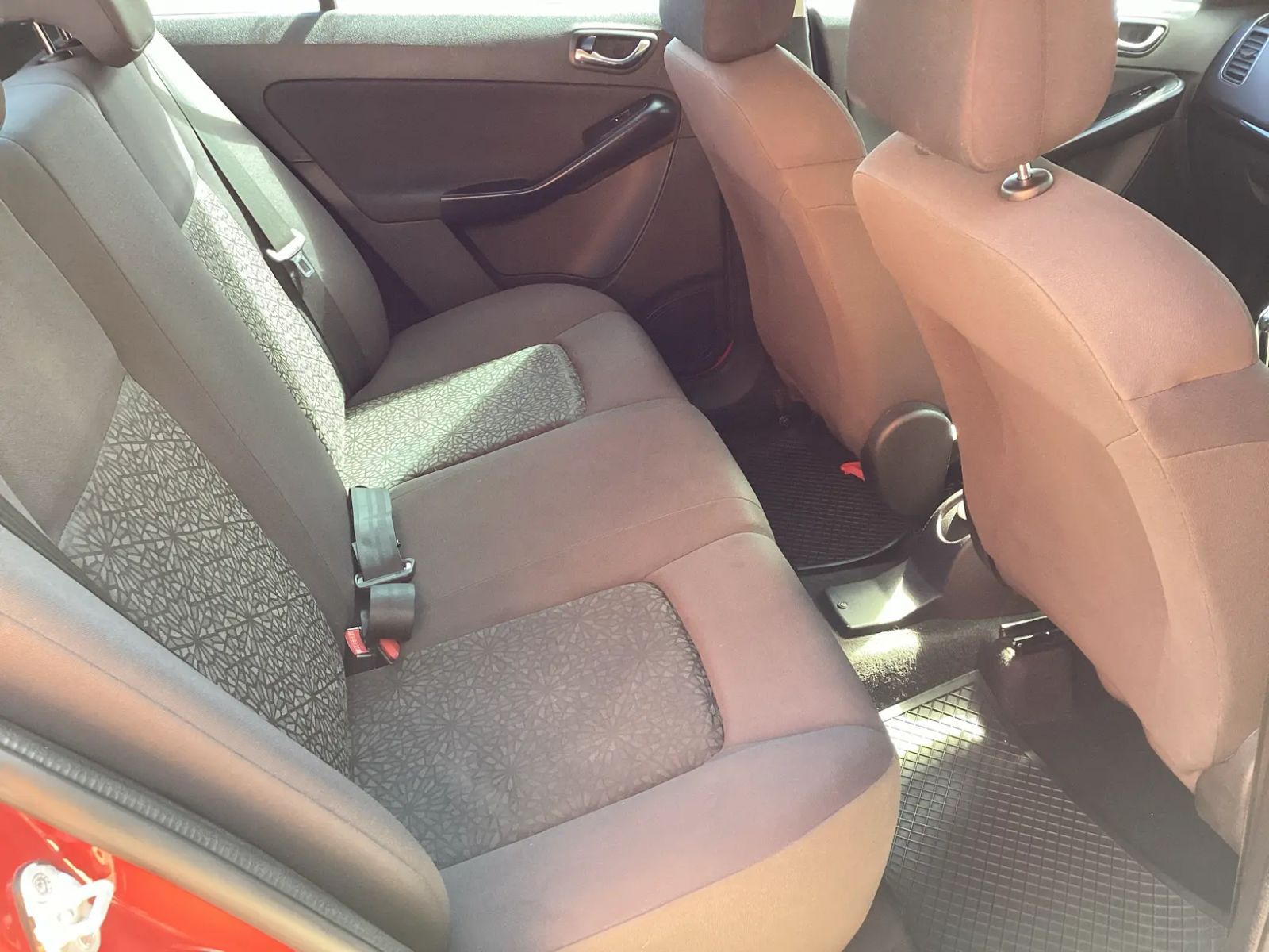 2016 Tata Bolt photo 10