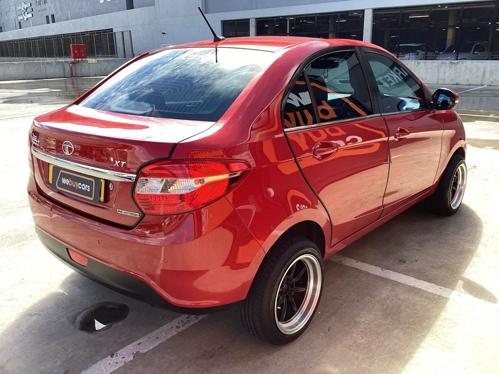2016 Tata Bolt photo 4