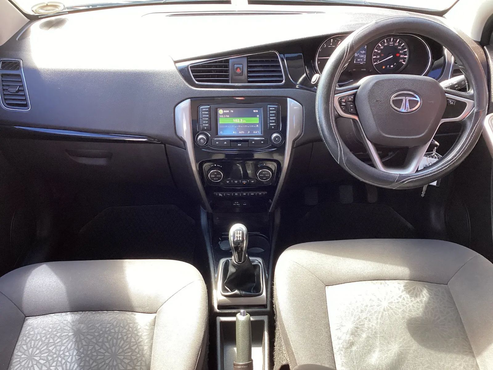 2016 Tata Bolt photo 7