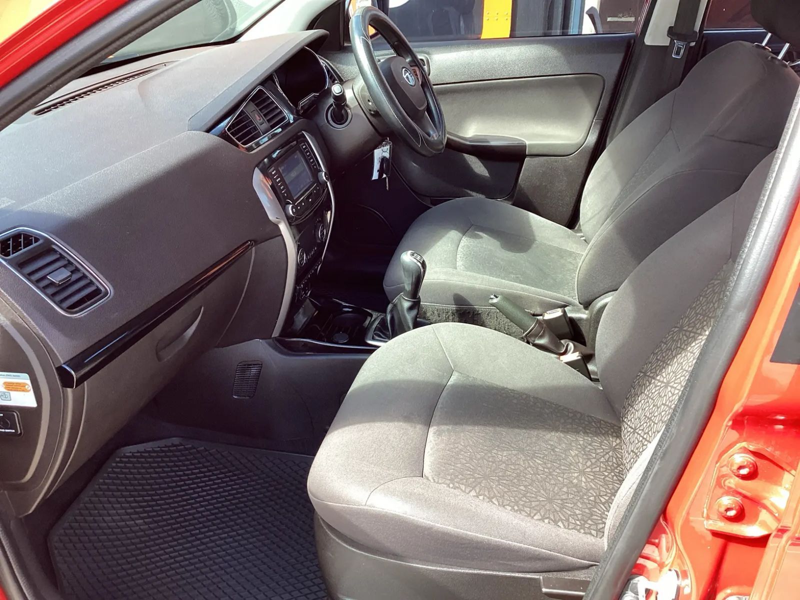 2016 Tata Bolt photo 8