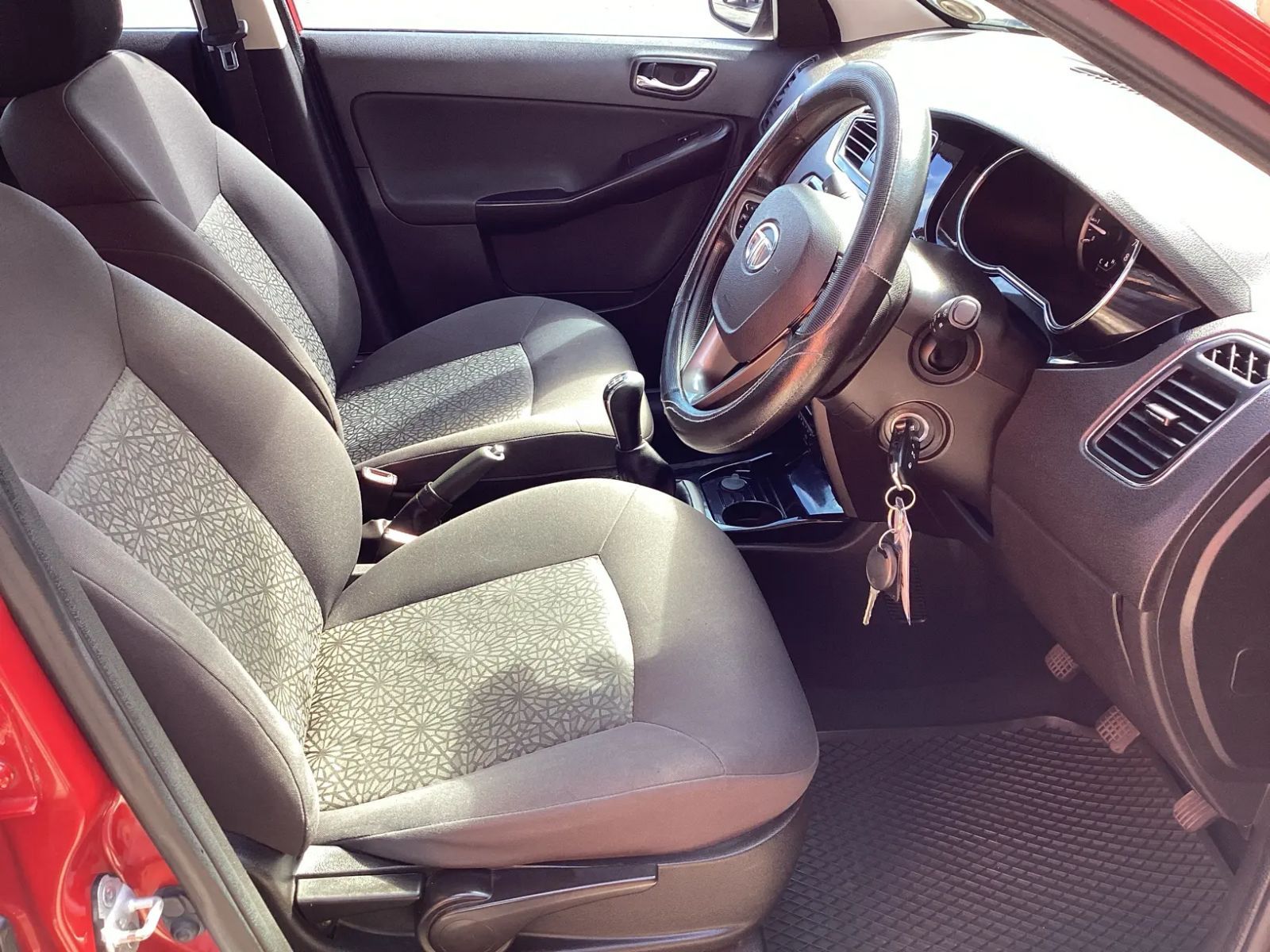 2016 Tata Bolt photo 9