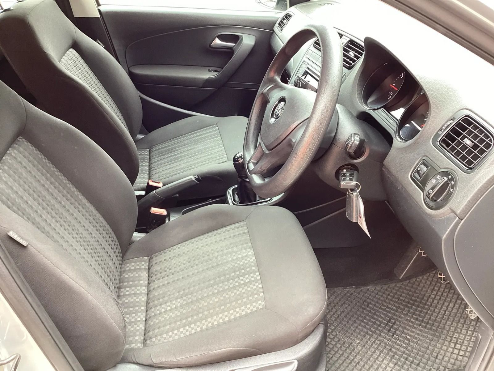 2015 Volkswagen Polo photo 9