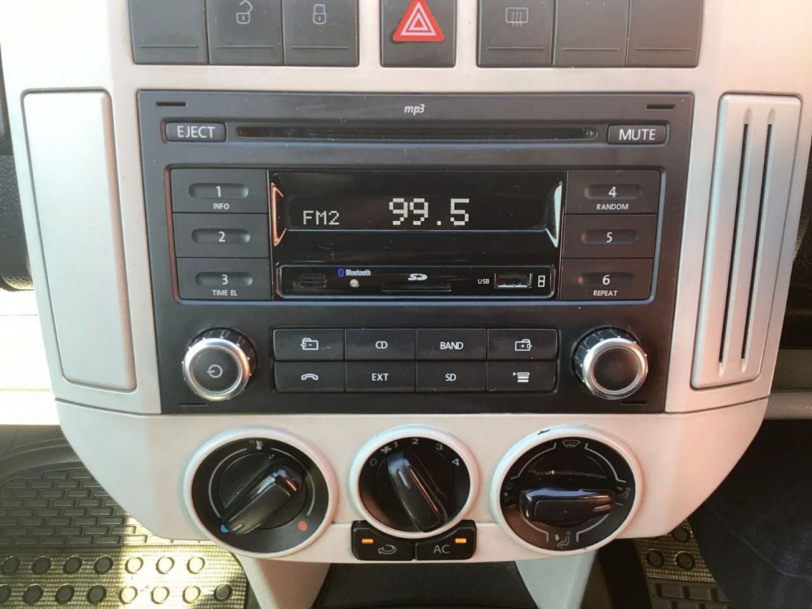 2017 Volkswagen Polo Vivo photo 8