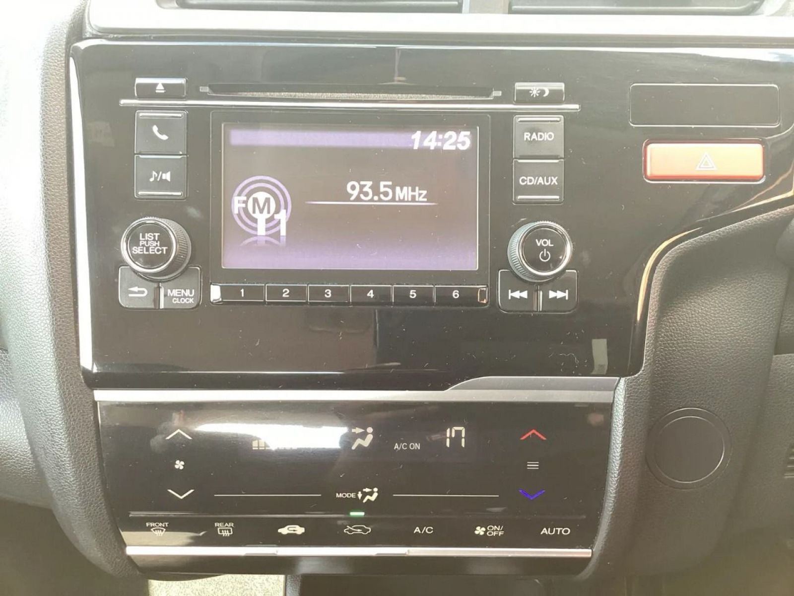 2015 Honda Jazz photo 7