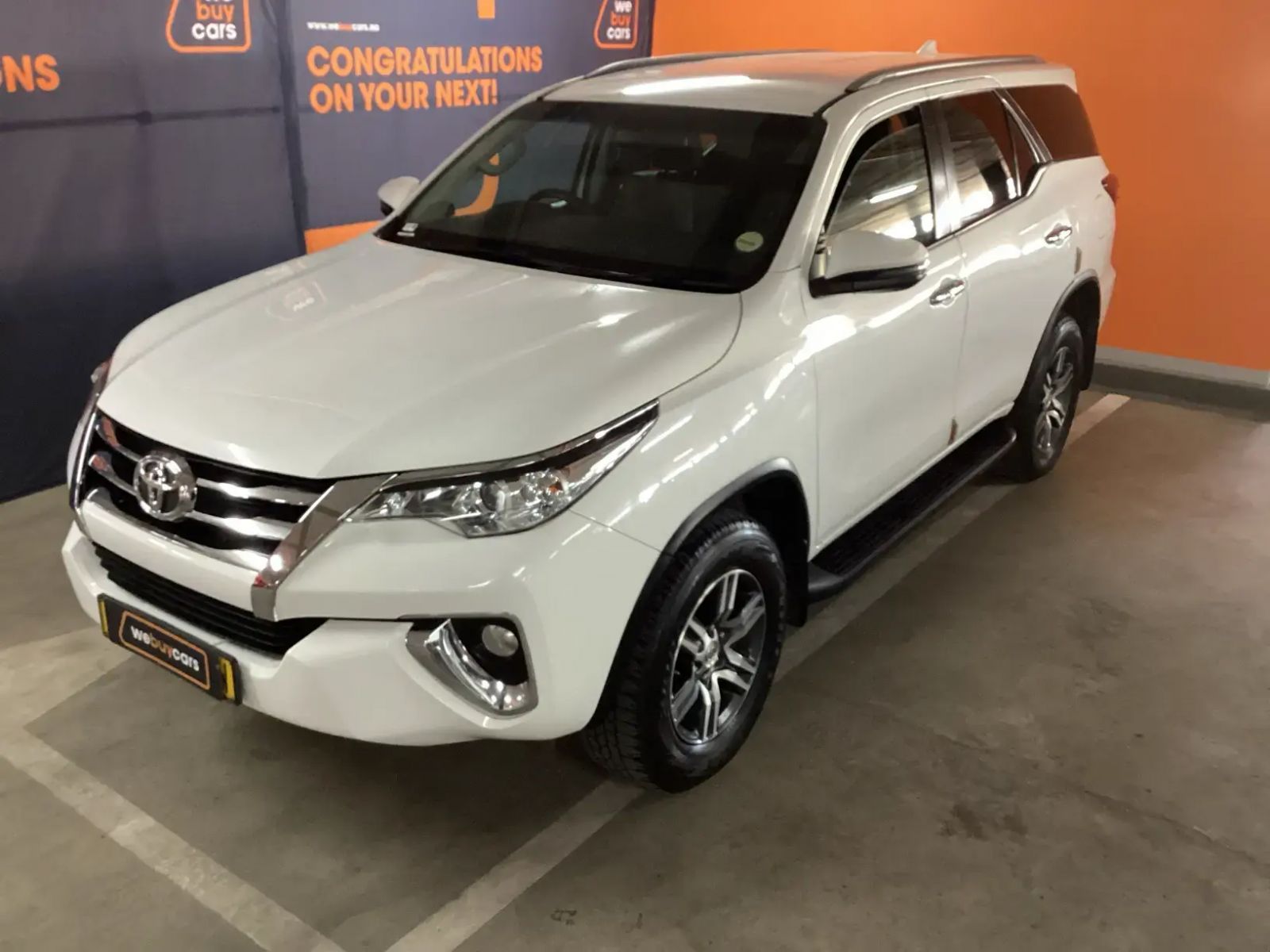 2019 Toyota Fortuner photo 1