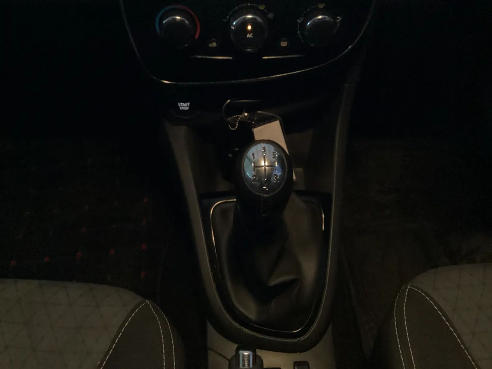 2014 Renault Clio photo 10
