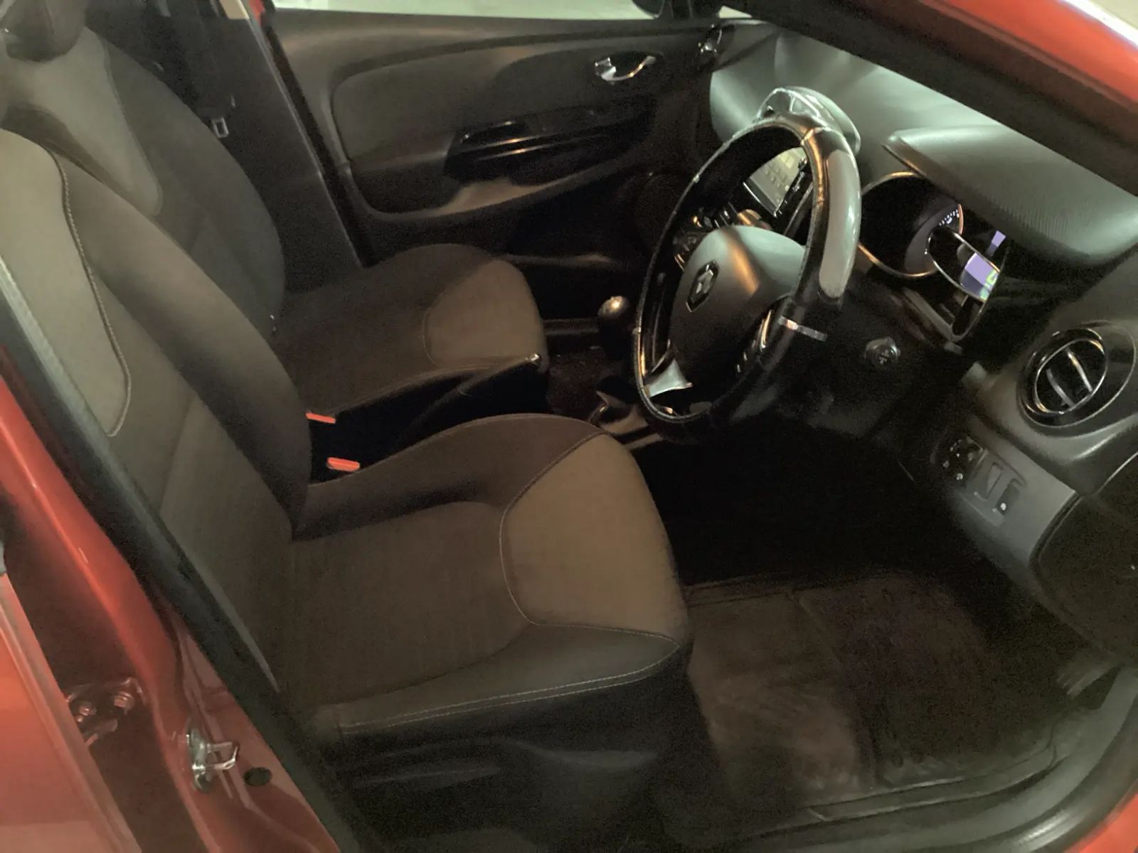2014 Renault Clio photo 11