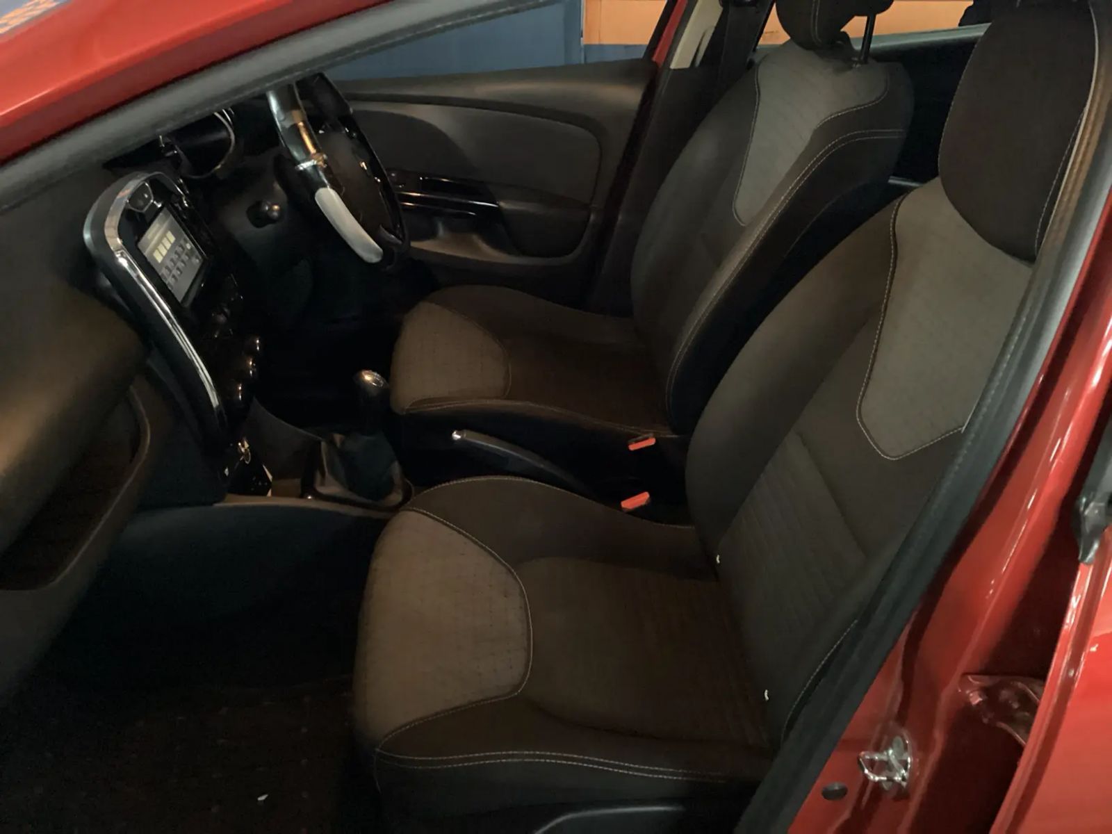 2014 Renault Clio photo 16