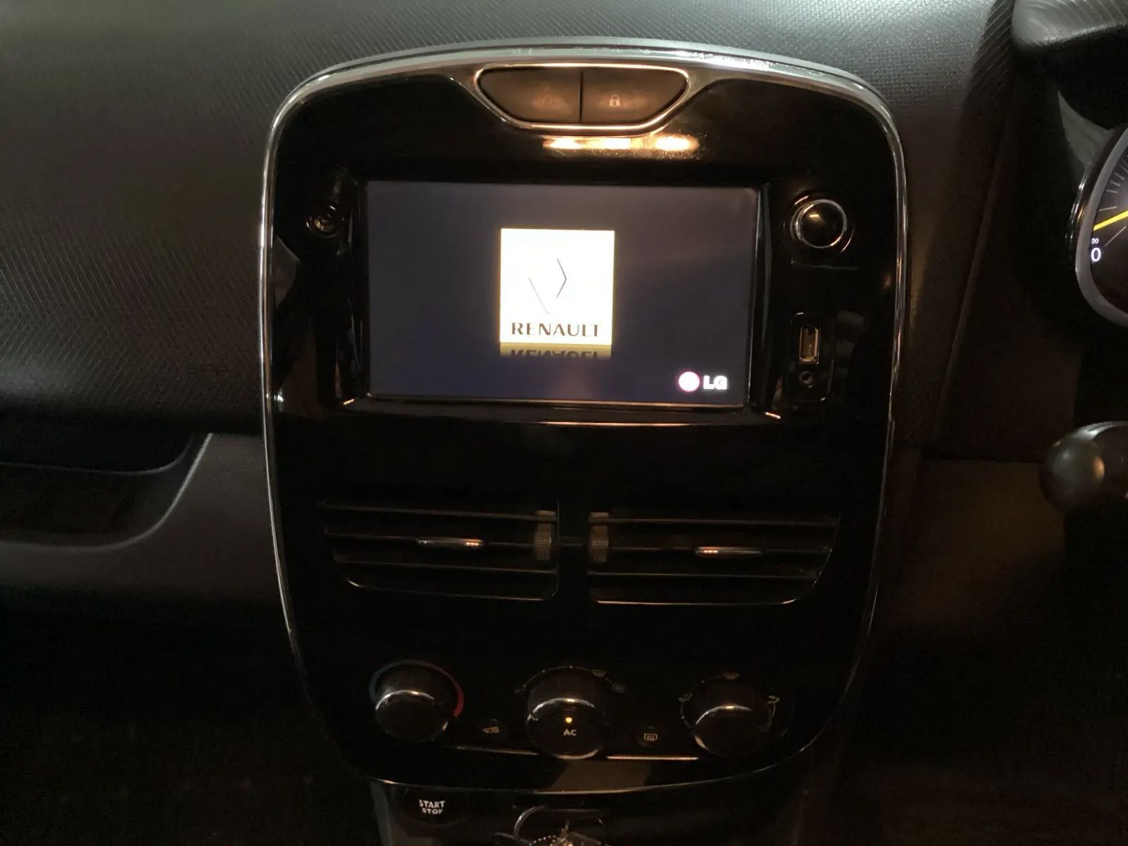2014 Renault Clio photo 8