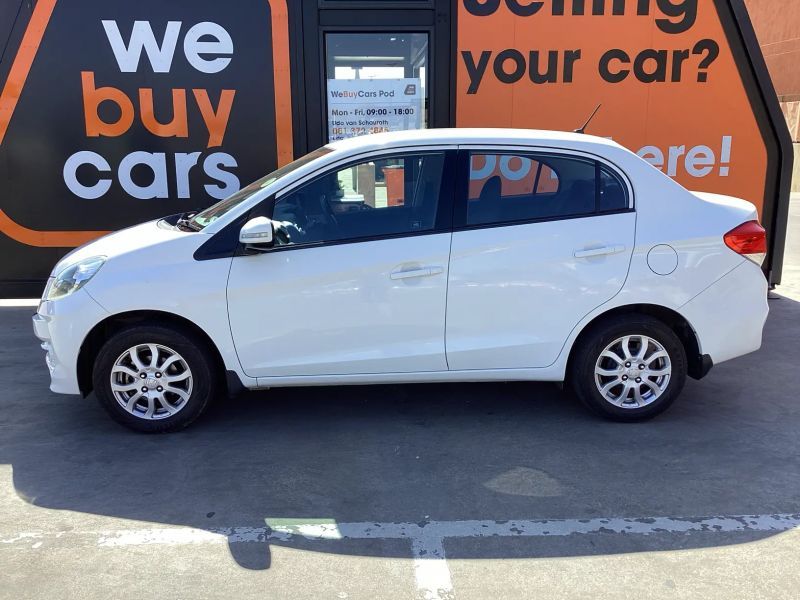 2014 Honda Brio photo 2