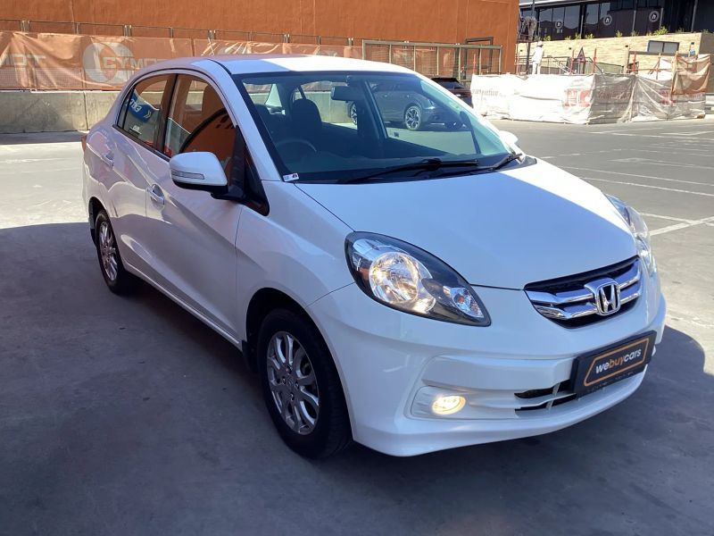 2014 Honda Brio photo 3
