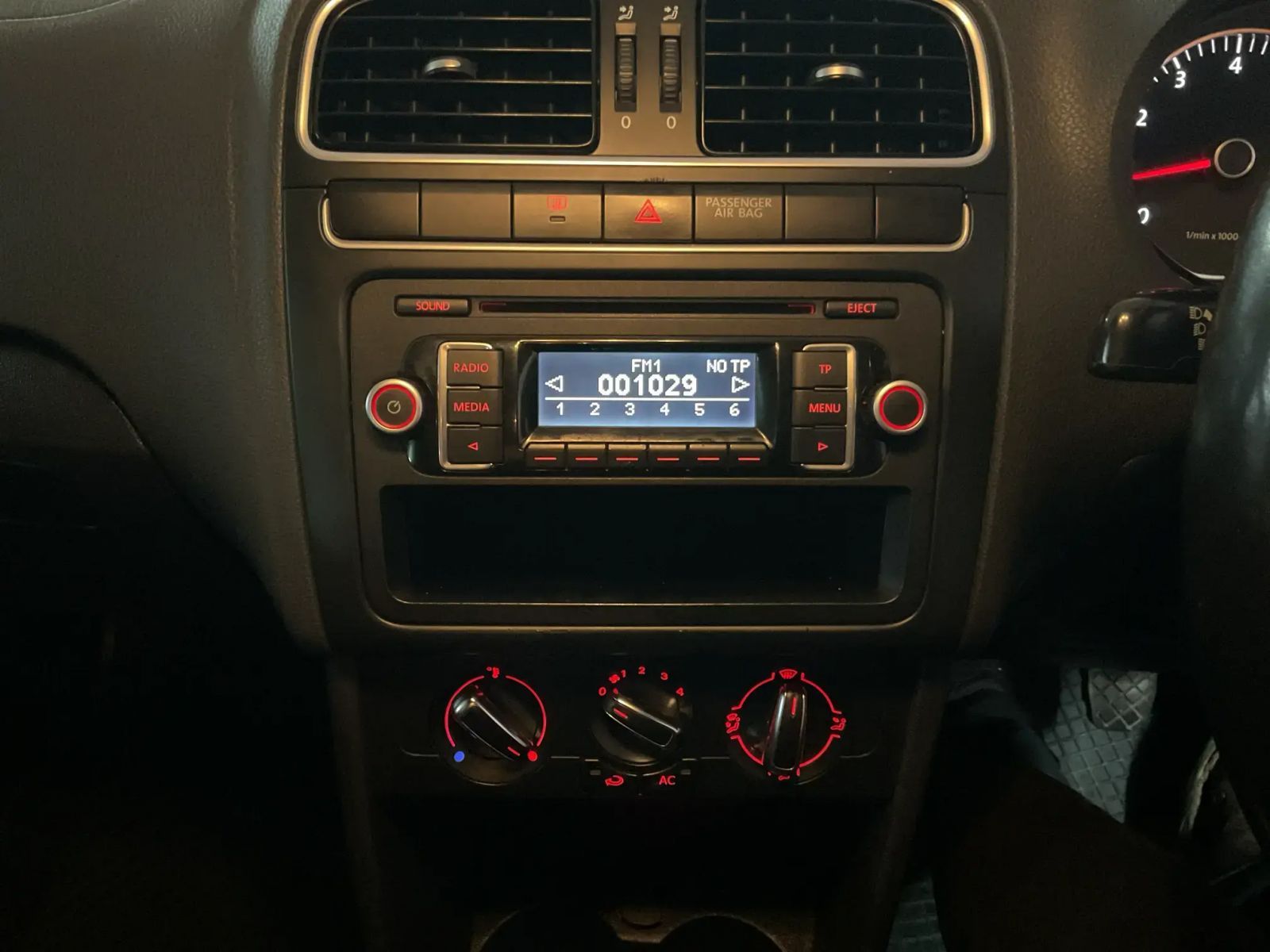 2012 Volkswagen Polo photo 7