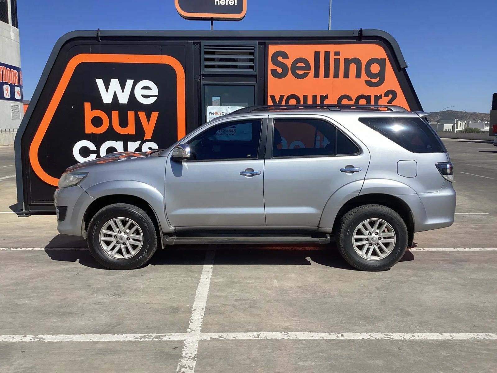 2015 Toyota Fortuner photo 2