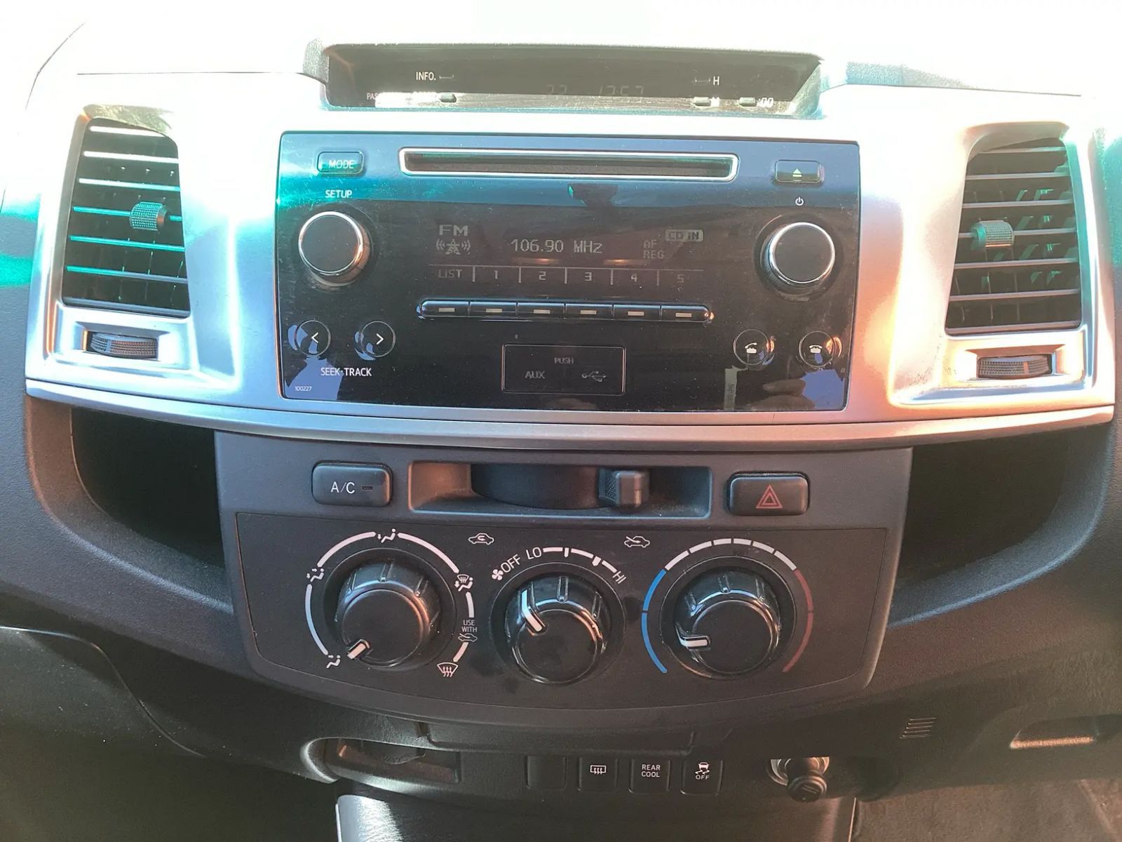 2015 Toyota Fortuner photo 8