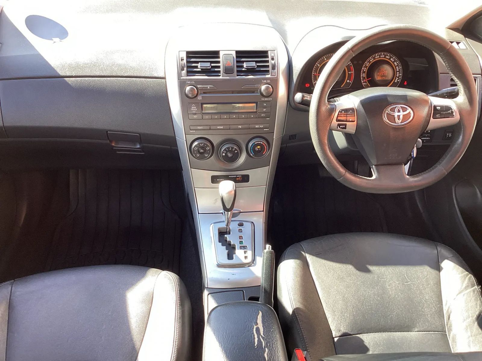 2013 Toyota Corolla photo 7