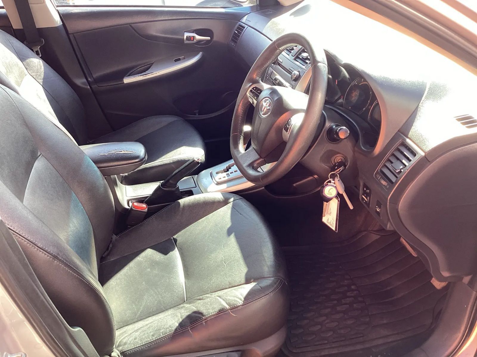 2013 Toyota Corolla photo 8