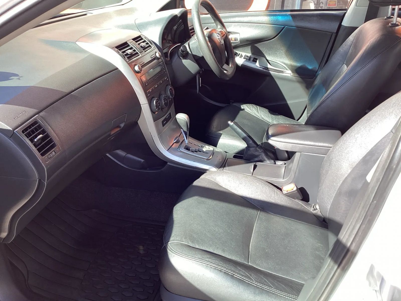 2013 Toyota Corolla photo 9