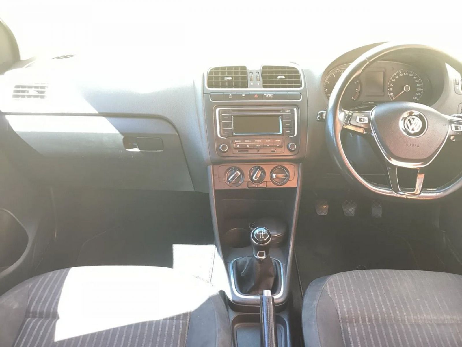 2015 Volkswagen Polo photo 9