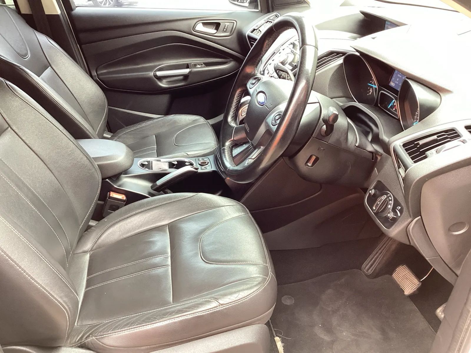 2015 Ford Kuga photo 8
