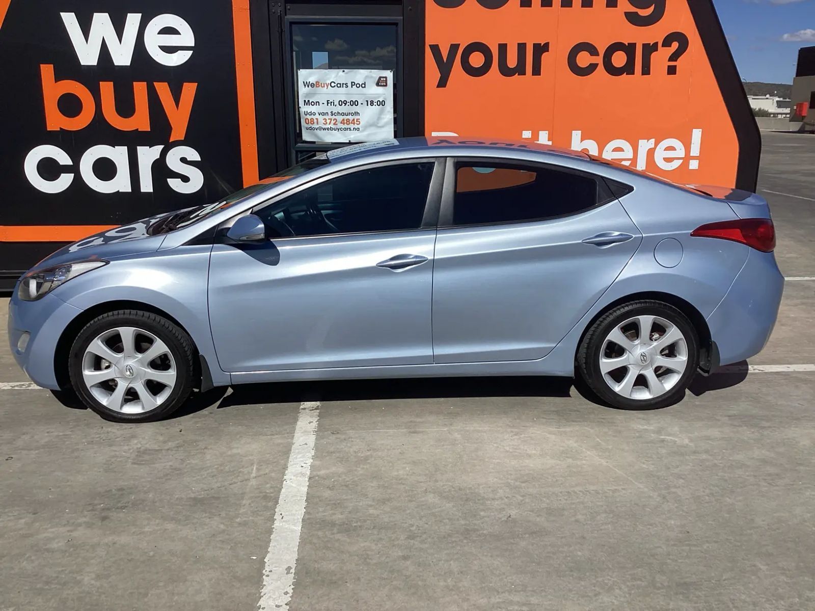 2013 Hyundai Elantra photo 2