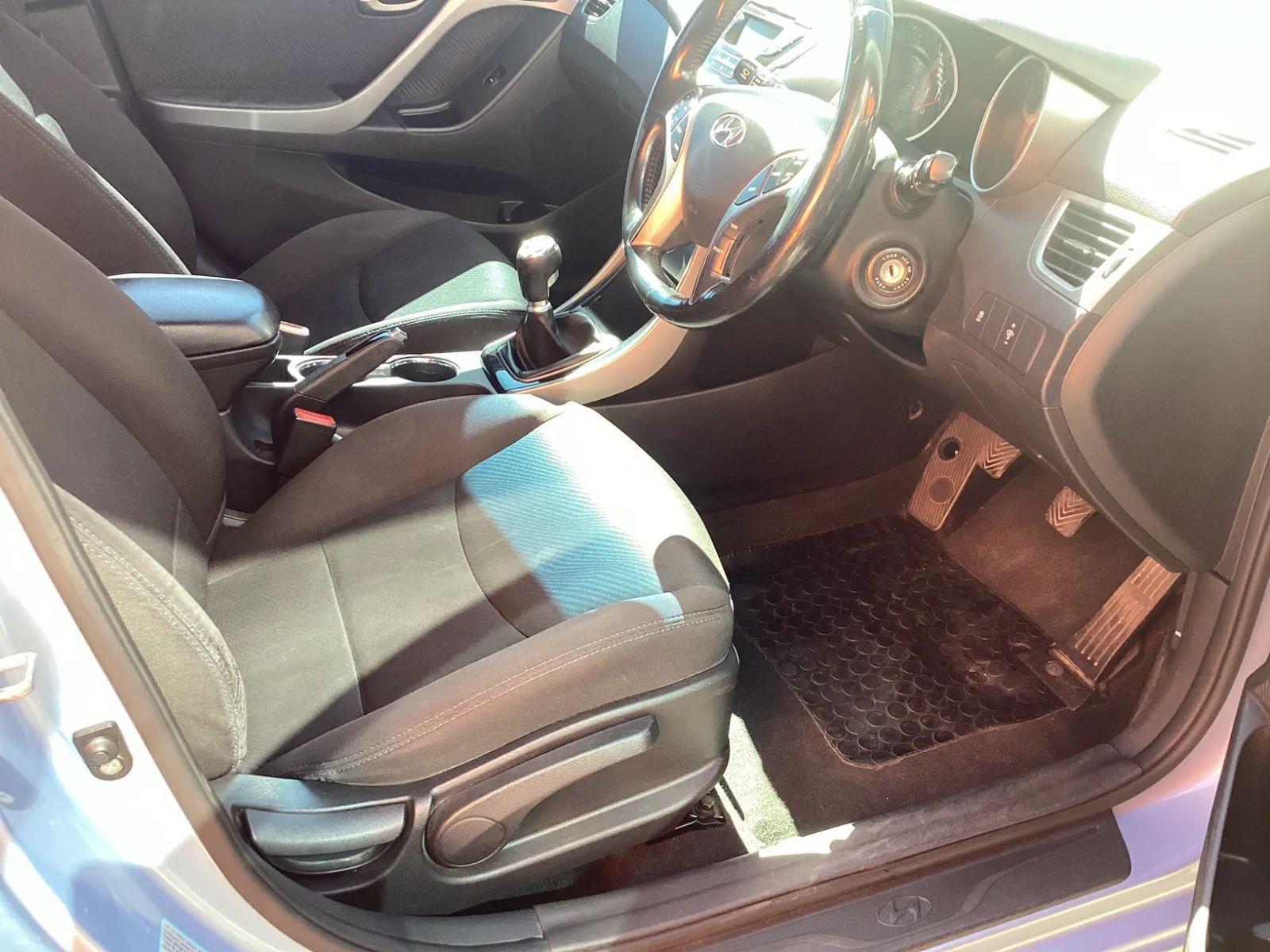 2013 Hyundai Elantra photo 7