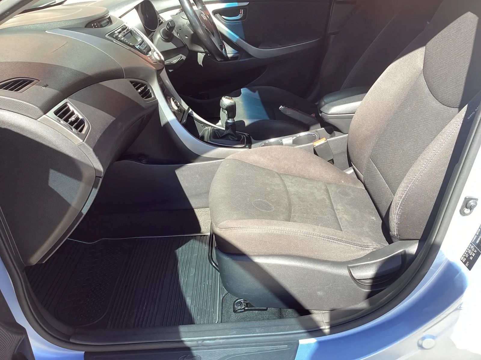 2013 Hyundai Elantra photo 8
