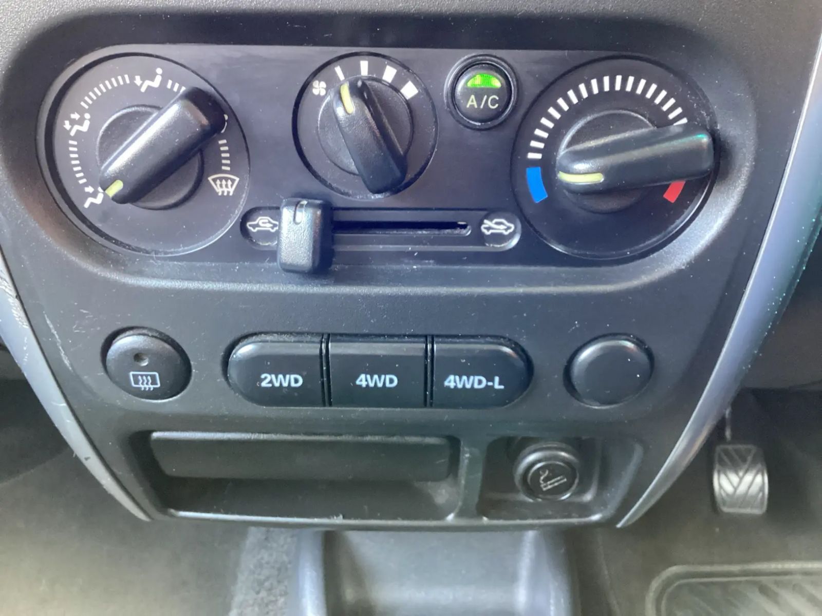 2011 Suzuki Jimny photo 11