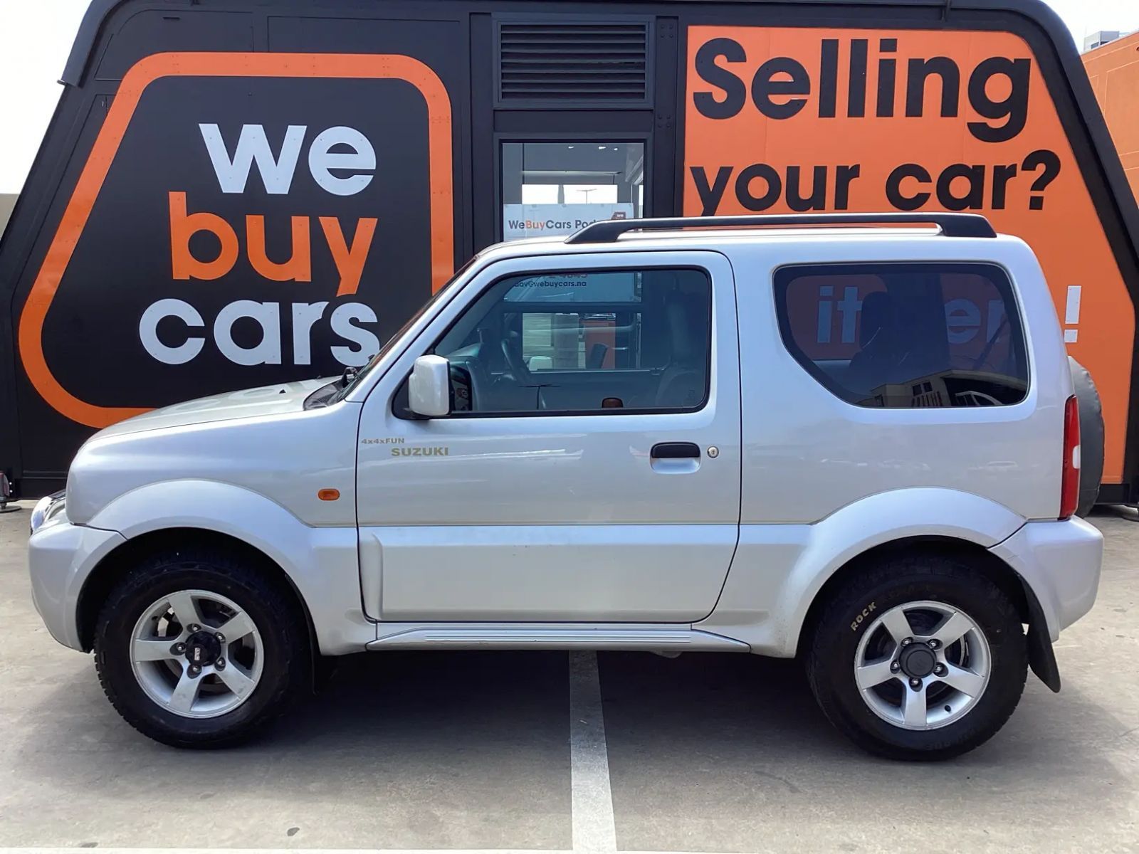 2011 Suzuki Jimny photo 2