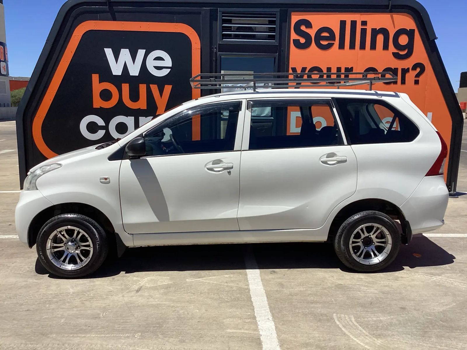 2015 Toyota Avanza photo 2
