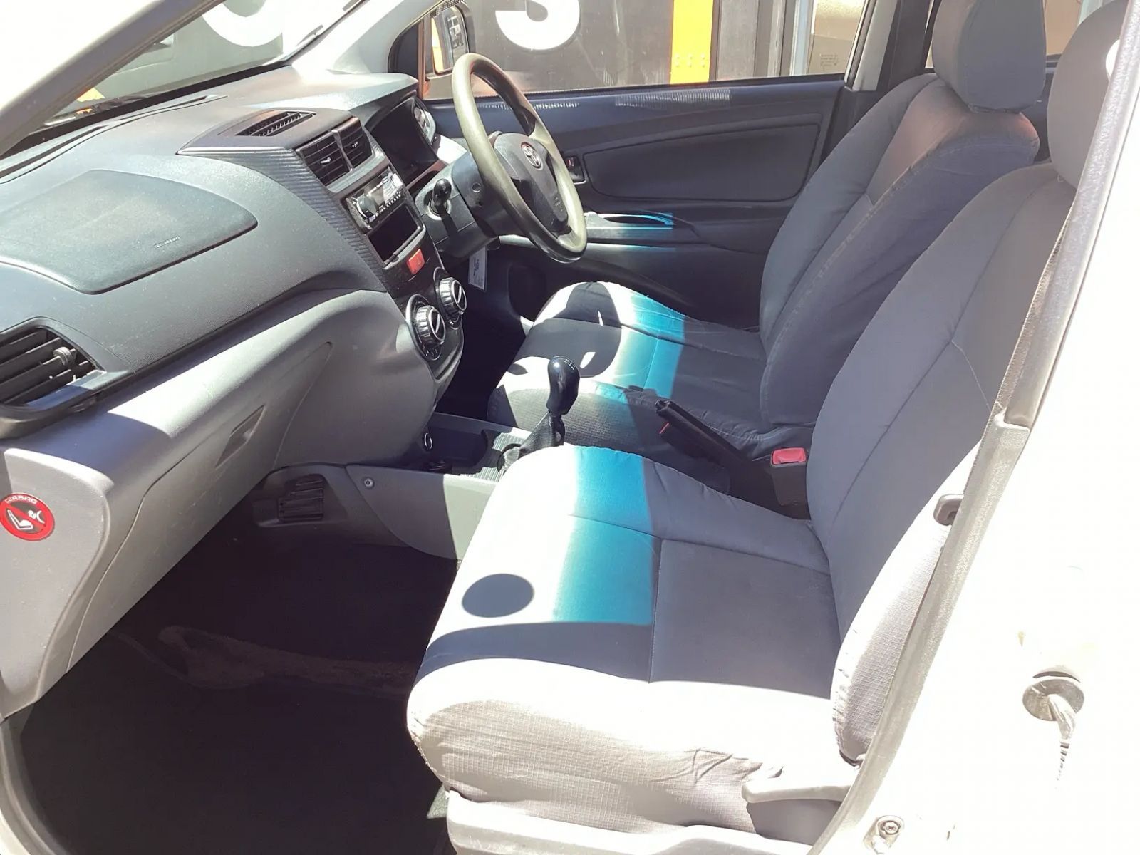 2015 Toyota Avanza photo 9