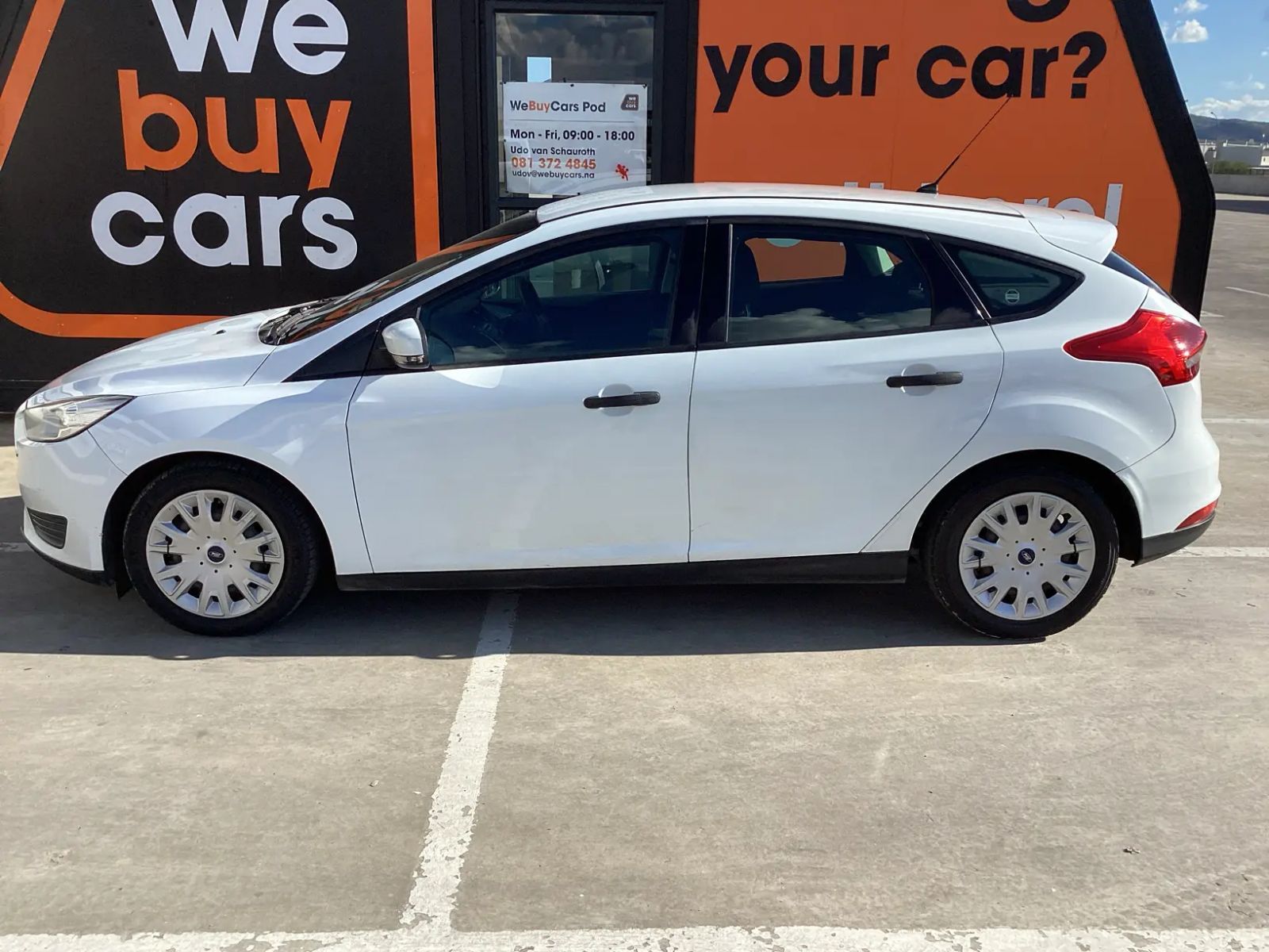 2016 Ford Focus photo 2
